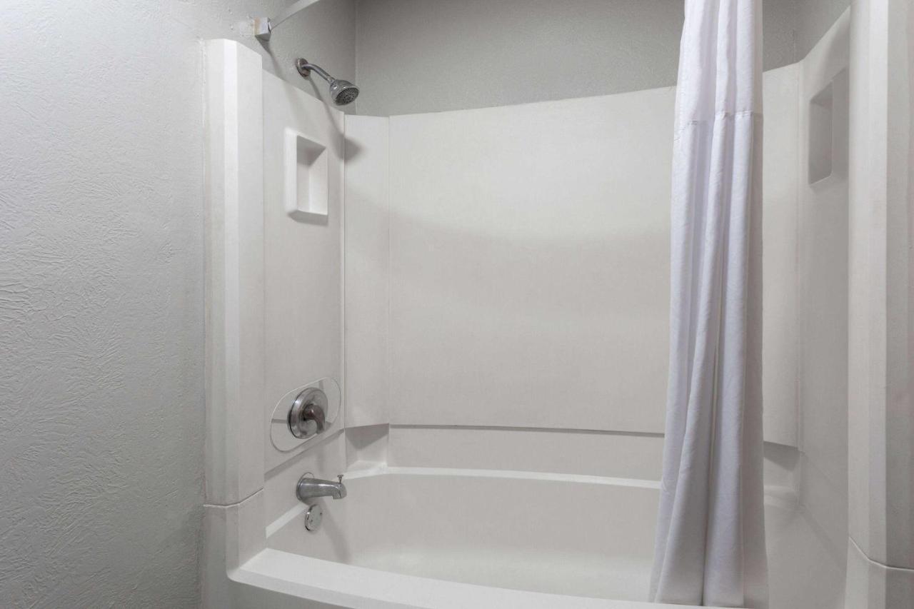 Super 8 By Wyndham Amarillo Central Tx Экстерьер фото